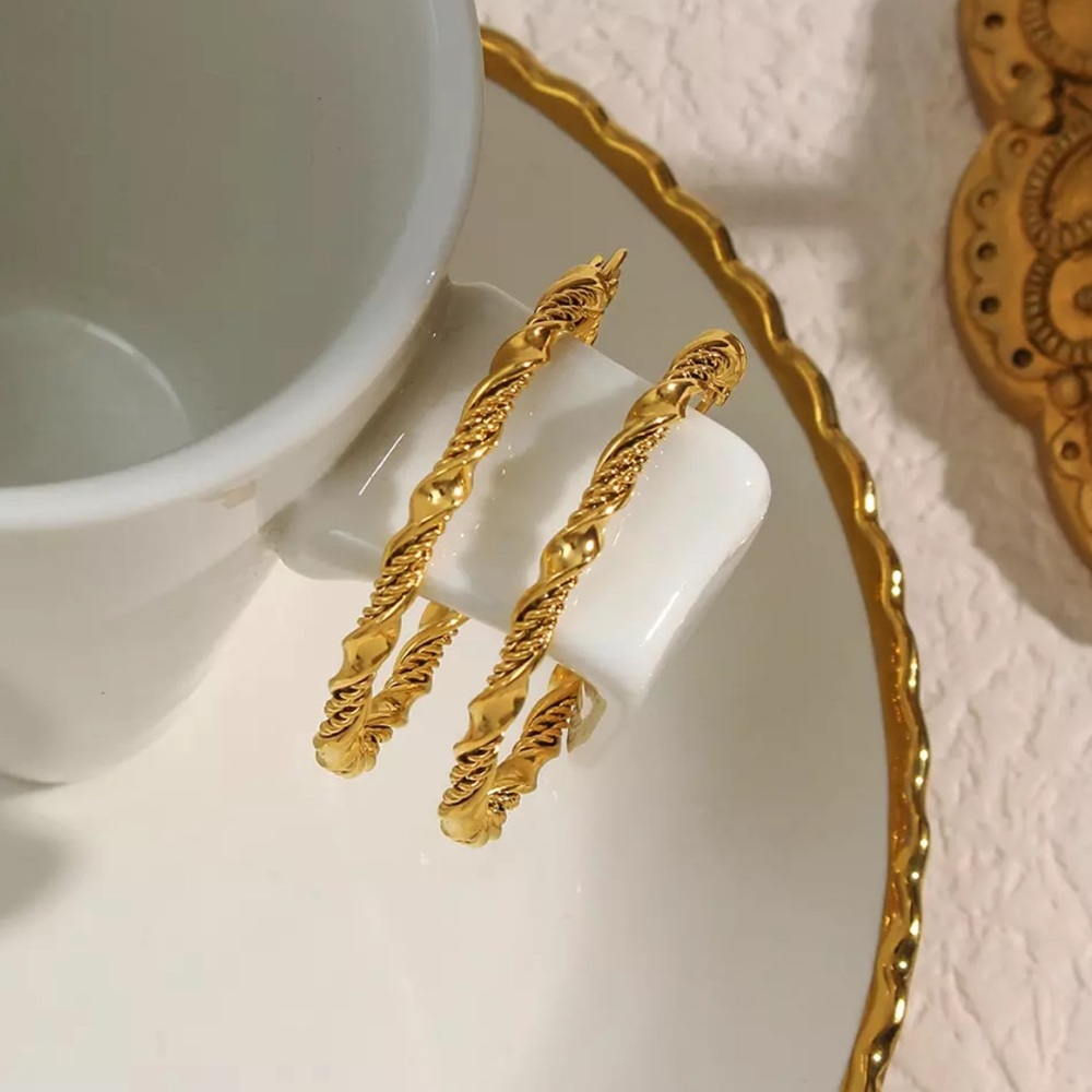 New Gold 18K Big Circle Hoop Earrings - Picture 4 of 8